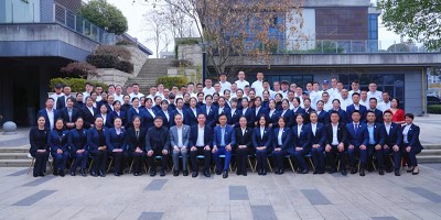 初心不改，穩(wěn)步向前